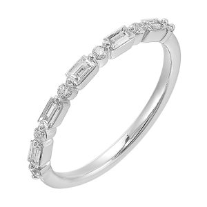 Baguettes and round diamonds dance in a dazzling duet around this band, set half the way around with comfort fit inside.
